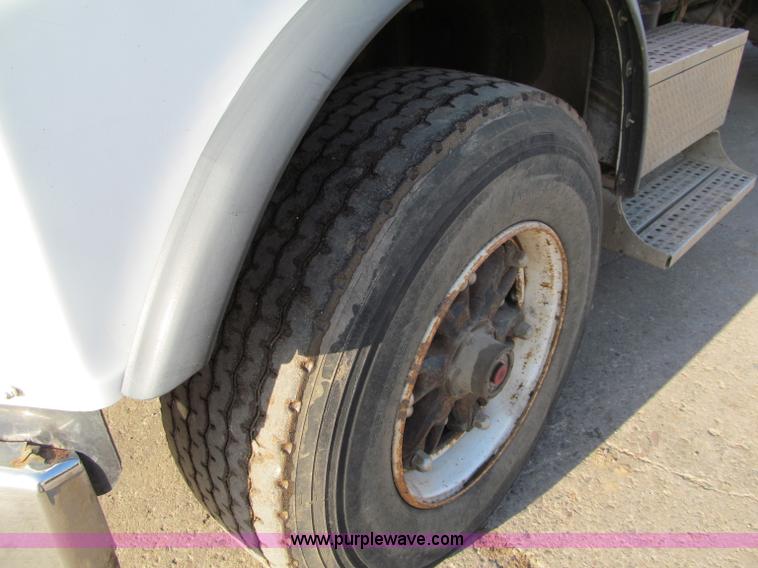 image for item F5592 1997 Freightliner FLD112SD dump truck