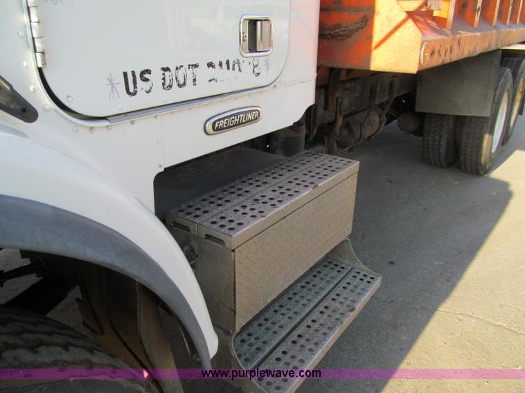 image for item F5592 1997 Freightliner FLD112SD dump truck