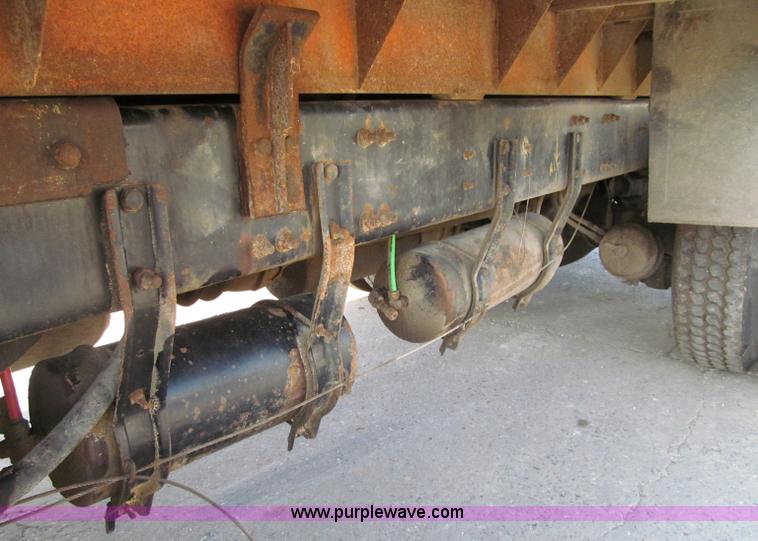 image for item F5592 1997 Freightliner FLD112SD dump truck