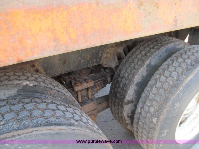 image for item F5592 1997 Freightliner FLD112SD dump truck