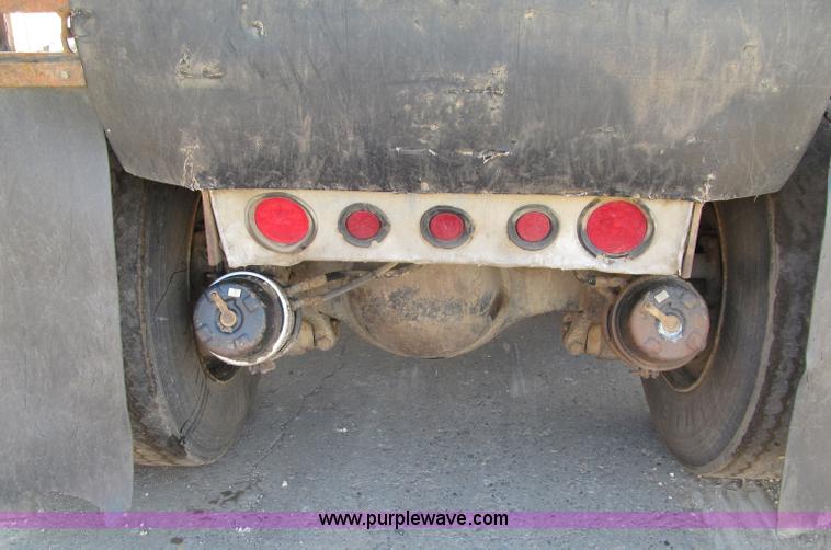 image for item F5592 1997 Freightliner FLD112SD dump truck