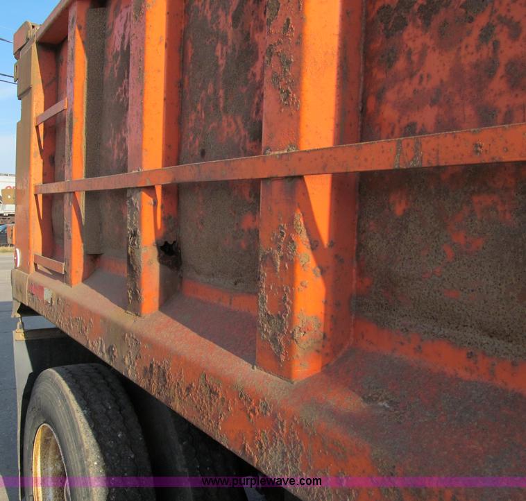 image for item F5592 1997 Freightliner FLD112SD dump truck