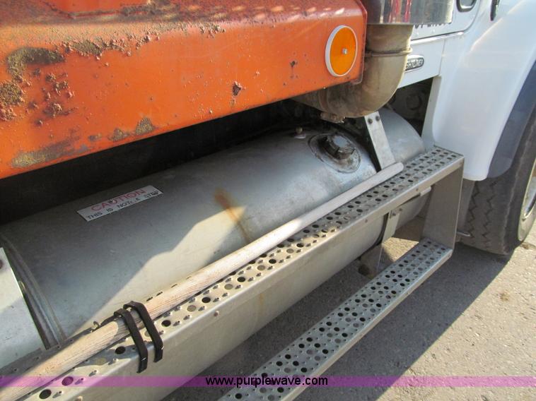 image for item F5592 1997 Freightliner FLD112SD dump truck