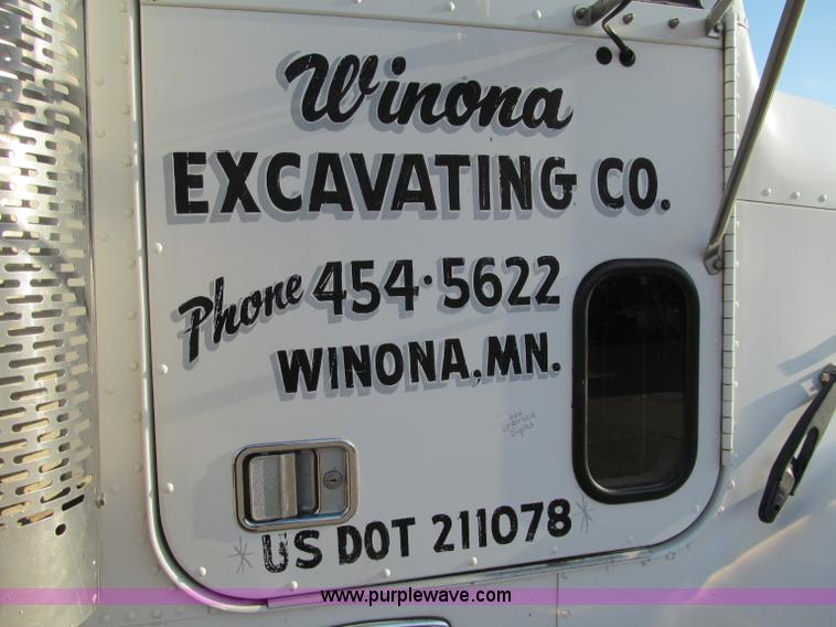 image for item F5592 1997 Freightliner FLD112SD dump truck