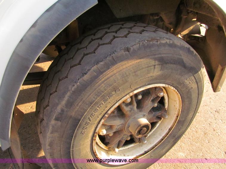 image for item F5592 1997 Freightliner FLD112SD dump truck