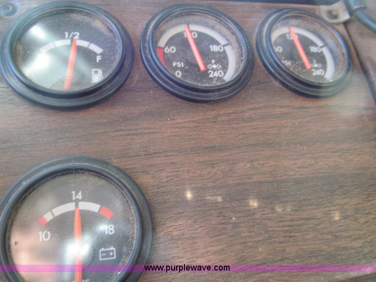 image for item F5592 1997 Freightliner FLD112SD dump truck