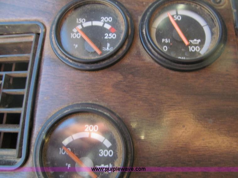 image for item F5592 1997 Freightliner FLD112SD dump truck