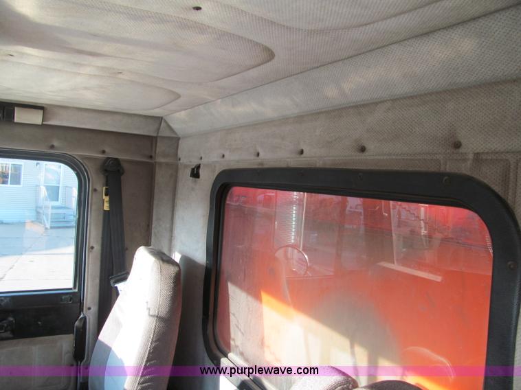 image for item F5592 1997 Freightliner FLD112SD dump truck