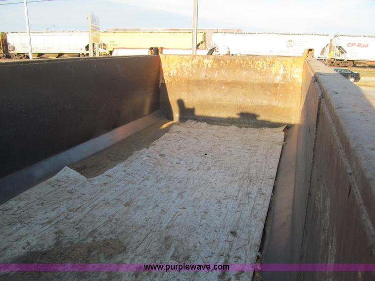 image for item F5592 1997 Freightliner FLD112SD dump truck