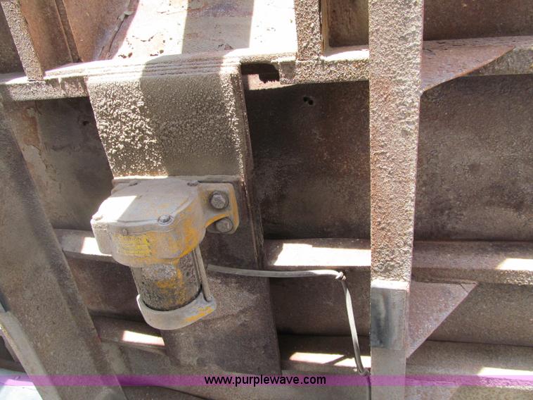 image for item F5592 1997 Freightliner FLD112SD dump truck