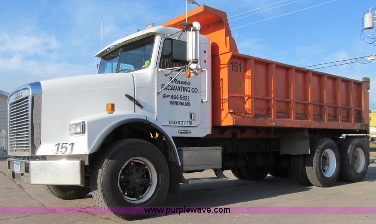 image for item F5593 1997 Freightliner FLD112SD dump truck