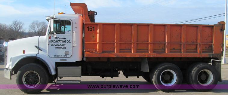 image for item F5593 1997 Freightliner FLD112SD dump truck