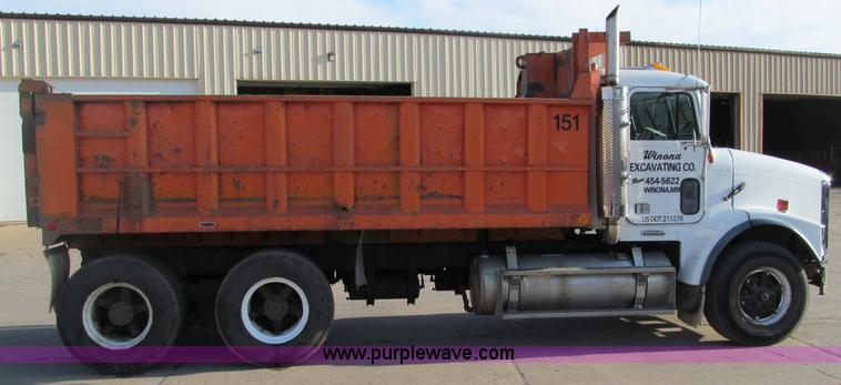 image for item F5593 1997 Freightliner FLD112SD dump truck