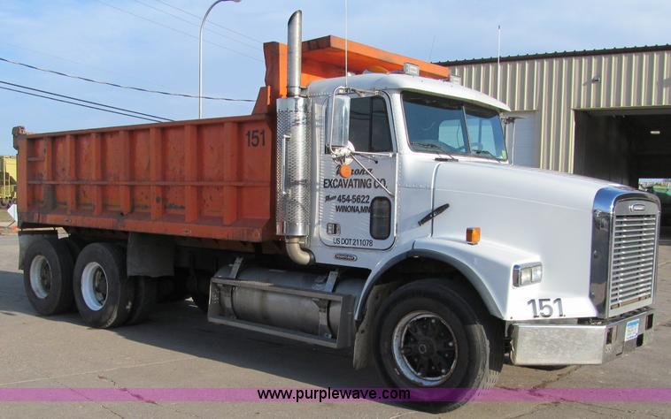 image for item F5593 1997 Freightliner FLD112SD dump truck