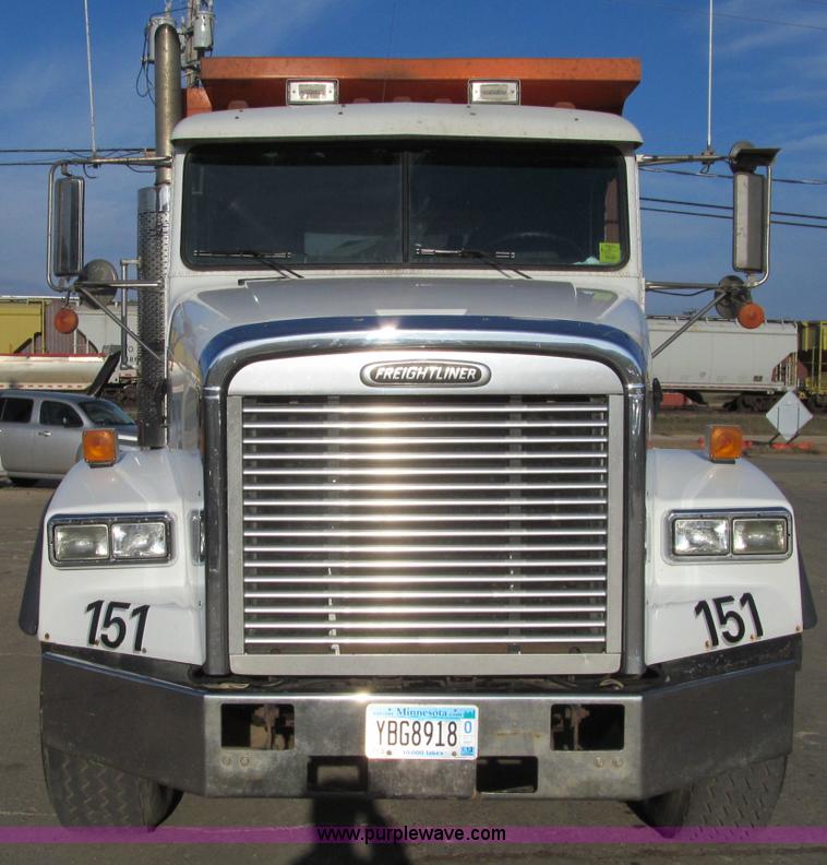 image for item F5593 1997 Freightliner FLD112SD dump truck