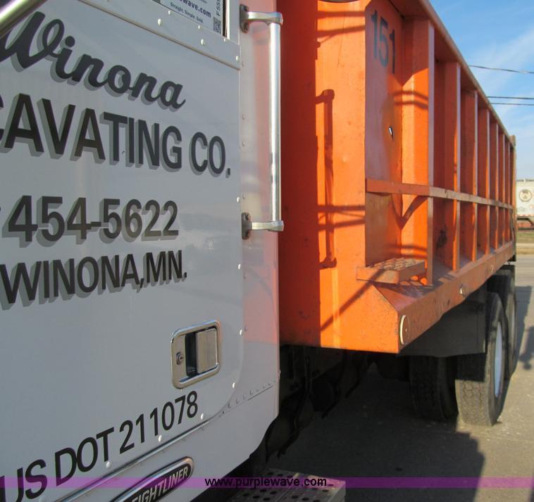 image for item F5593 1997 Freightliner FLD112SD dump truck