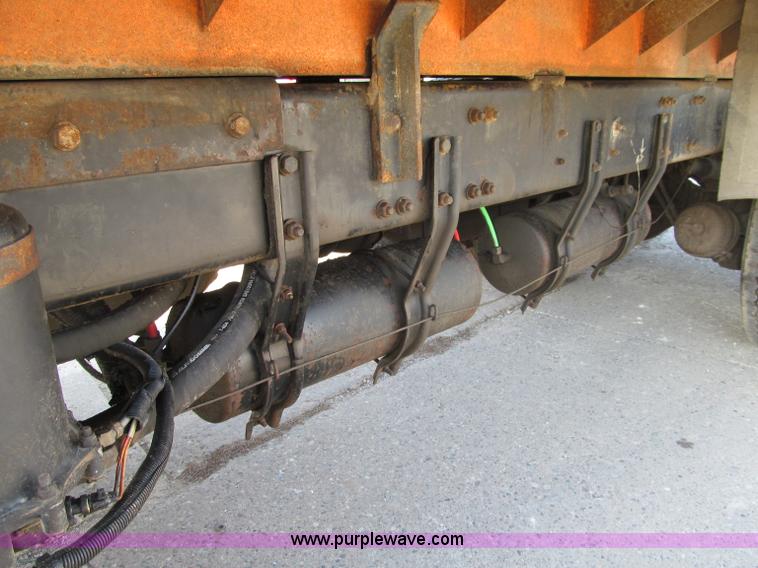 image for item F5593 1997 Freightliner FLD112SD dump truck