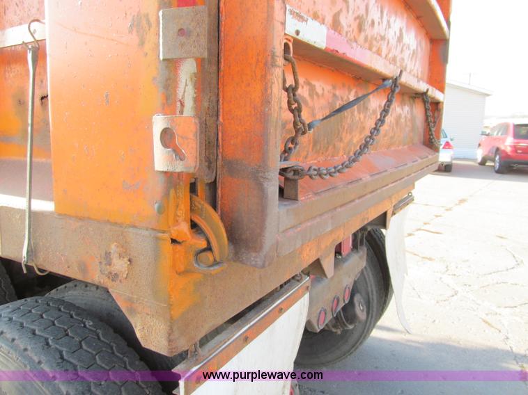 image for item F5593 1997 Freightliner FLD112SD dump truck