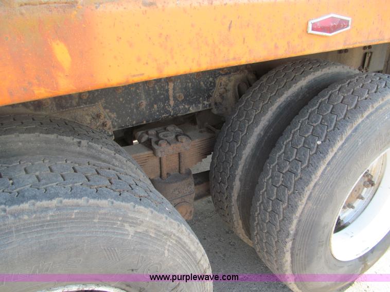 image for item F5593 1997 Freightliner FLD112SD dump truck