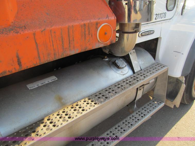 image for item F5593 1997 Freightliner FLD112SD dump truck