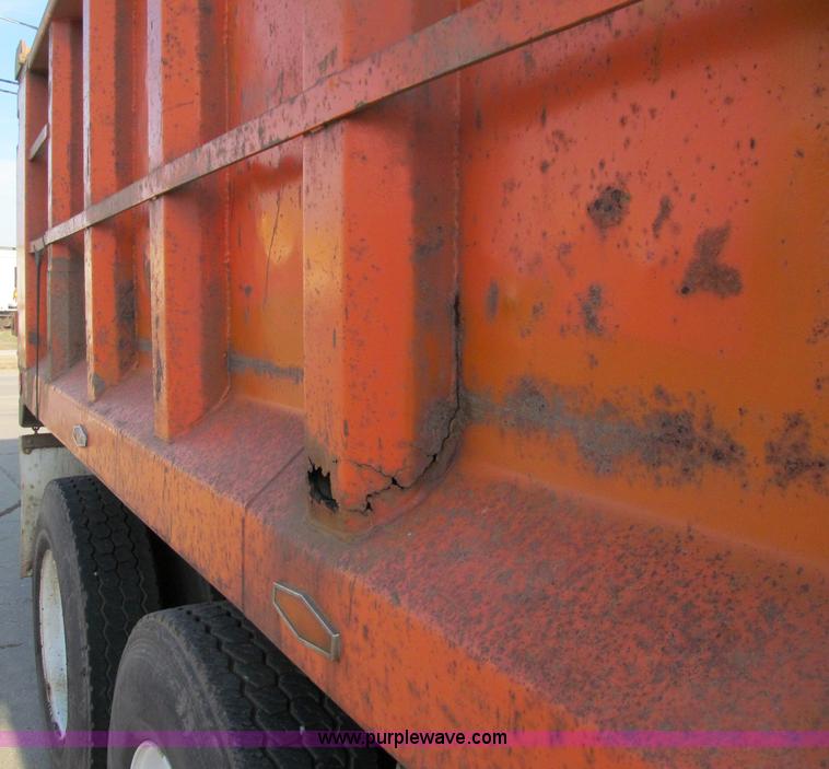 image for item F5593 1997 Freightliner FLD112SD dump truck