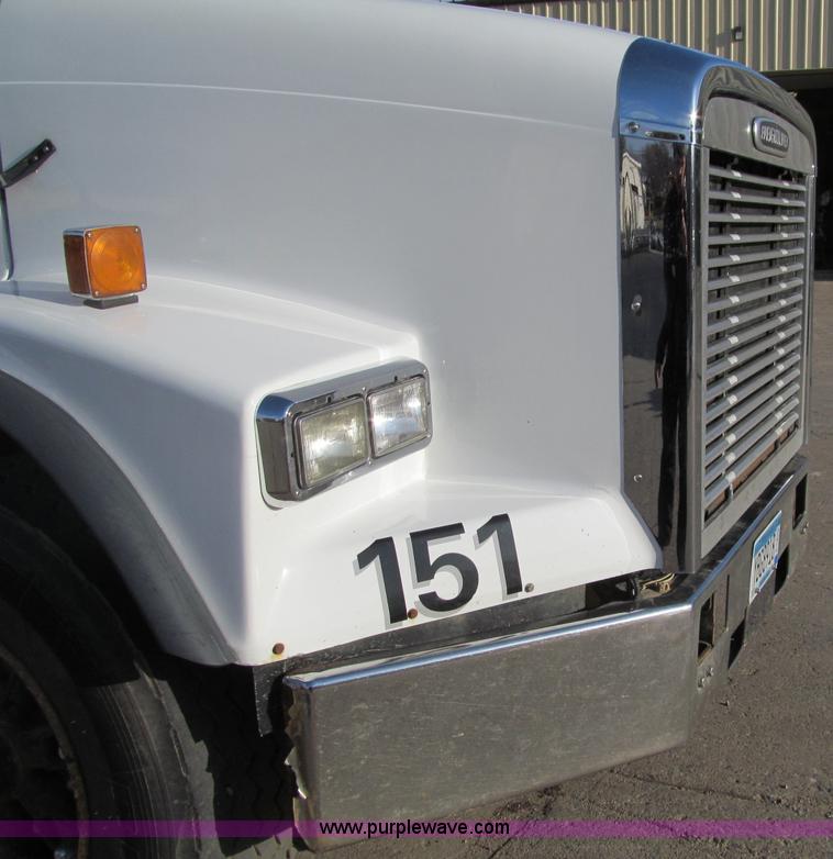 image for item F5593 1997 Freightliner FLD112SD dump truck