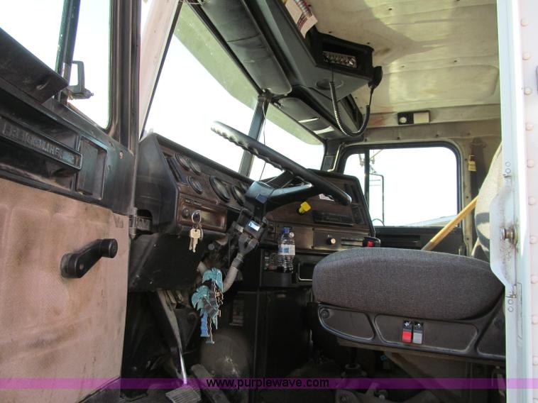 image for item F5593 1997 Freightliner FLD112SD dump truck
