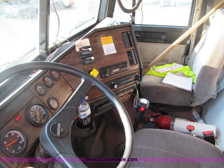 image for item F5593 1997 Freightliner FLD112SD dump truck