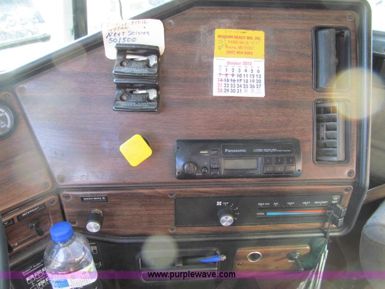 image for item F5593 1997 Freightliner FLD112SD dump truck