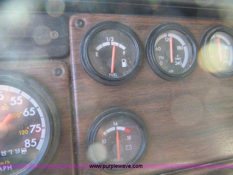 image for item F5593 1997 Freightliner FLD112SD dump truck