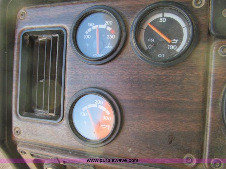 image for item F5593 1997 Freightliner FLD112SD dump truck