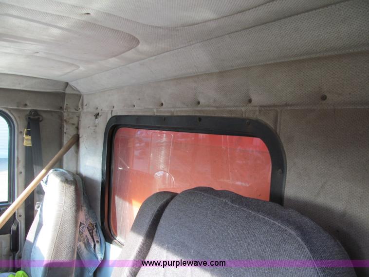 image for item F5593 1997 Freightliner FLD112SD dump truck