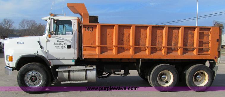 image for item F5594 1994 Ford L9000 dump truck