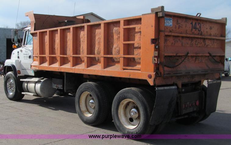 image for item F5594 1994 Ford L9000 dump truck