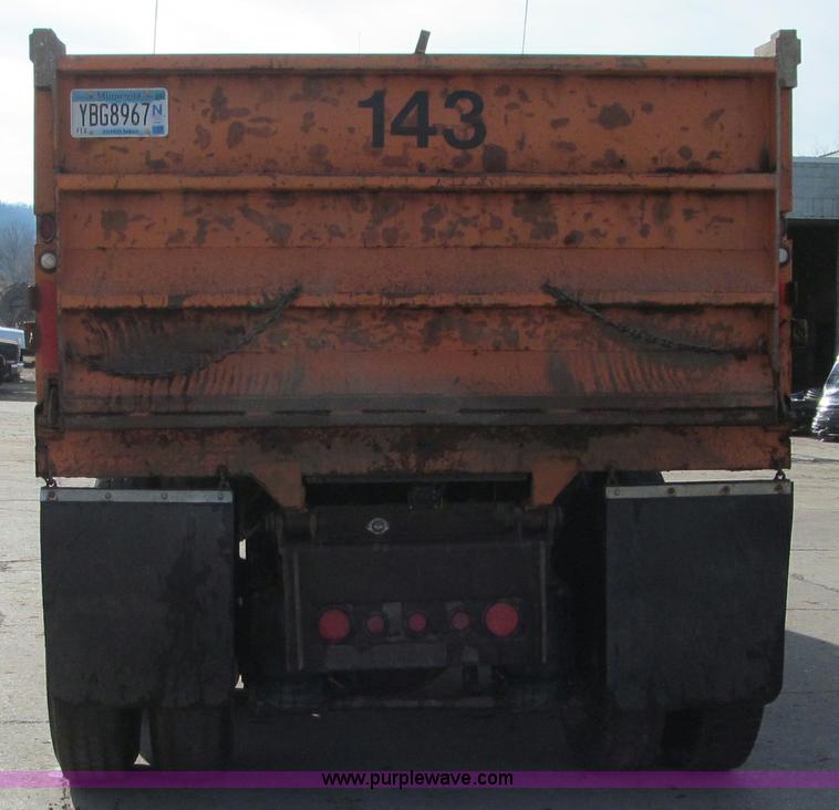 image for item F5594 1994 Ford L9000 dump truck