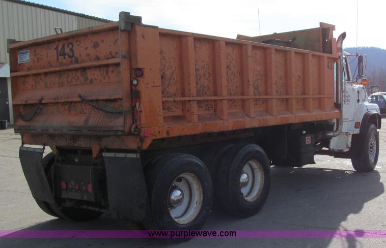 image for item F5594 1994 Ford L9000 dump truck
