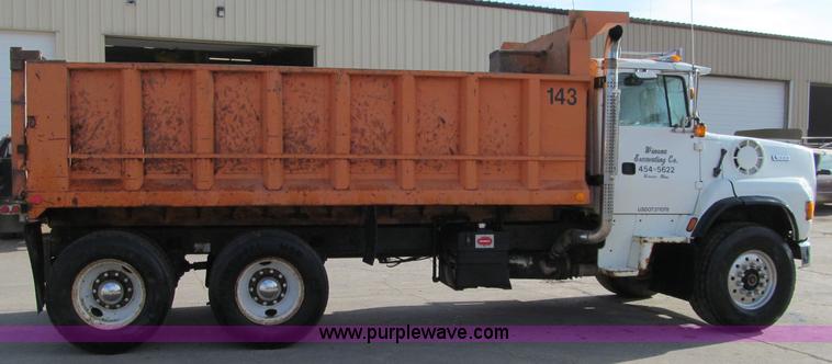 image for item F5594 1994 Ford L9000 dump truck