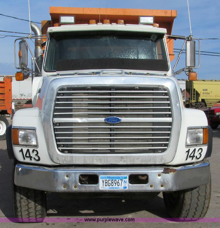 image for item F5594 1994 Ford L9000 dump truck