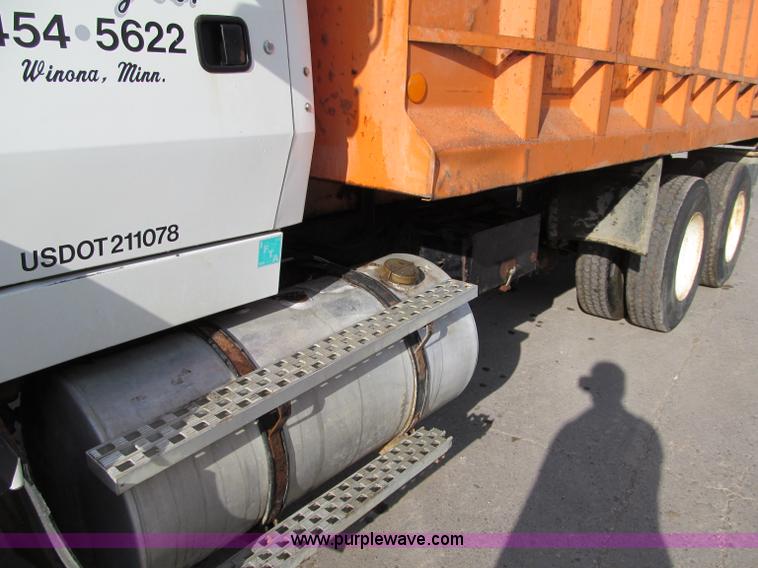 image for item F5594 1994 Ford L9000 dump truck