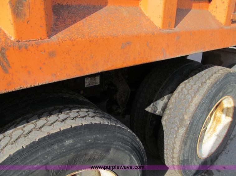 image for item F5594 1994 Ford L9000 dump truck