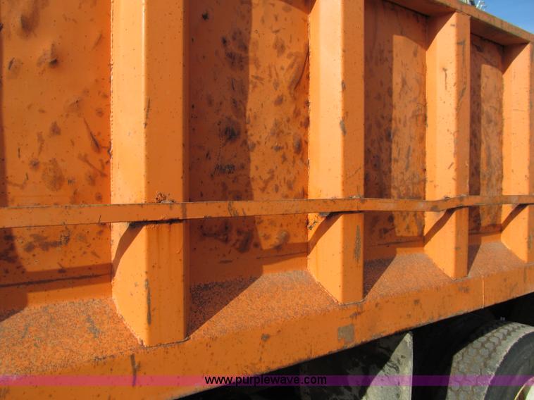 image for item F5594 1994 Ford L9000 dump truck