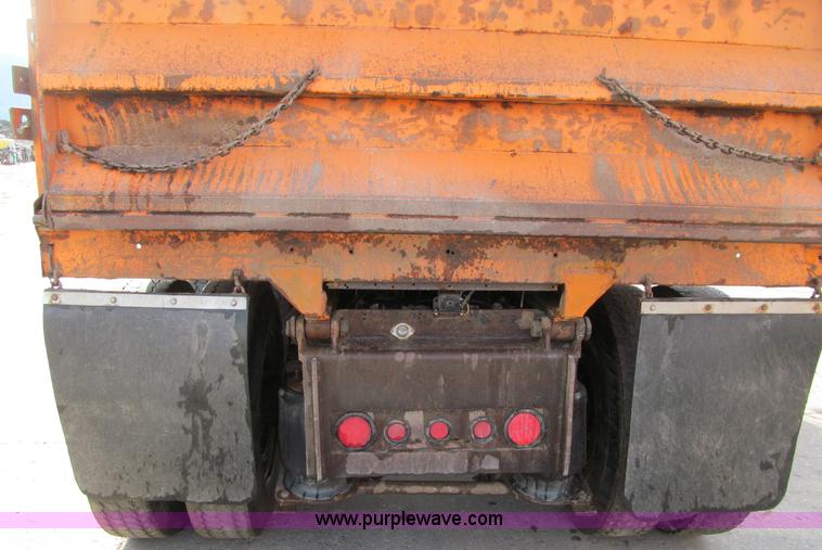 image for item F5594 1994 Ford L9000 dump truck