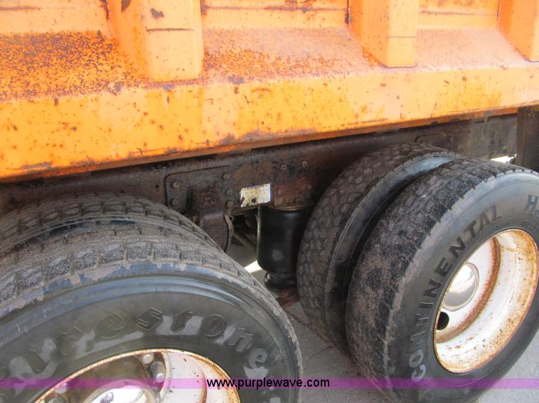 image for item F5594 1994 Ford L9000 dump truck