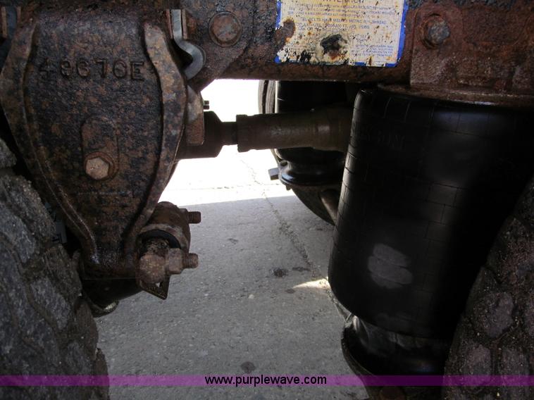 image for item F5594 1994 Ford L9000 dump truck