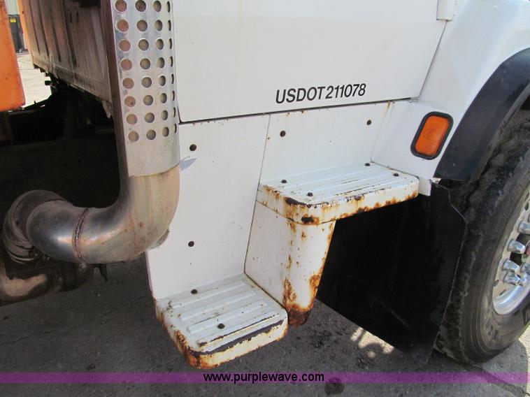 image for item F5594 1994 Ford L9000 dump truck