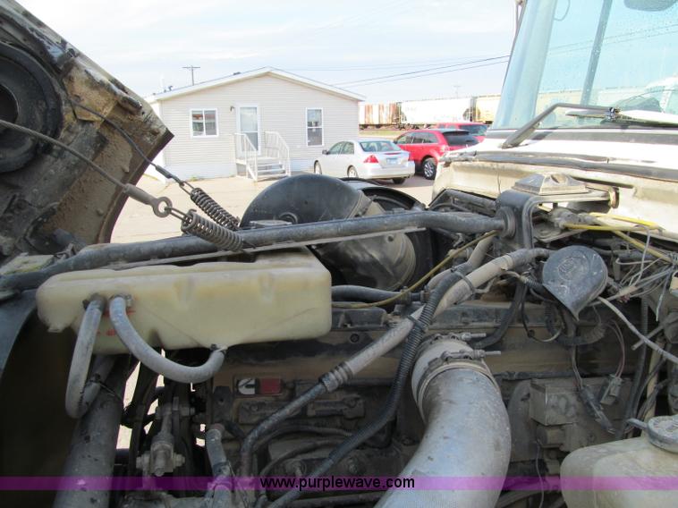 image for item F5594 1994 Ford L9000 dump truck