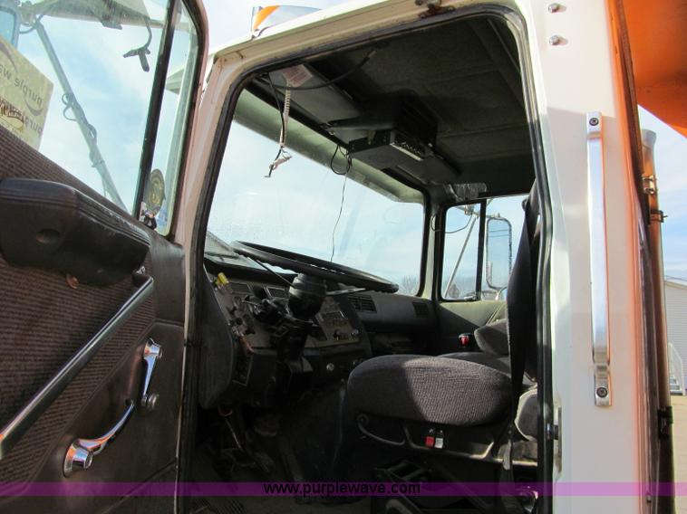 image for item F5594 1994 Ford L9000 dump truck