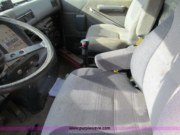 image for item F5594 1994 Ford L9000 dump truck