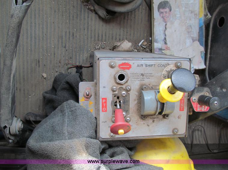 image for item F5594 1994 Ford L9000 dump truck