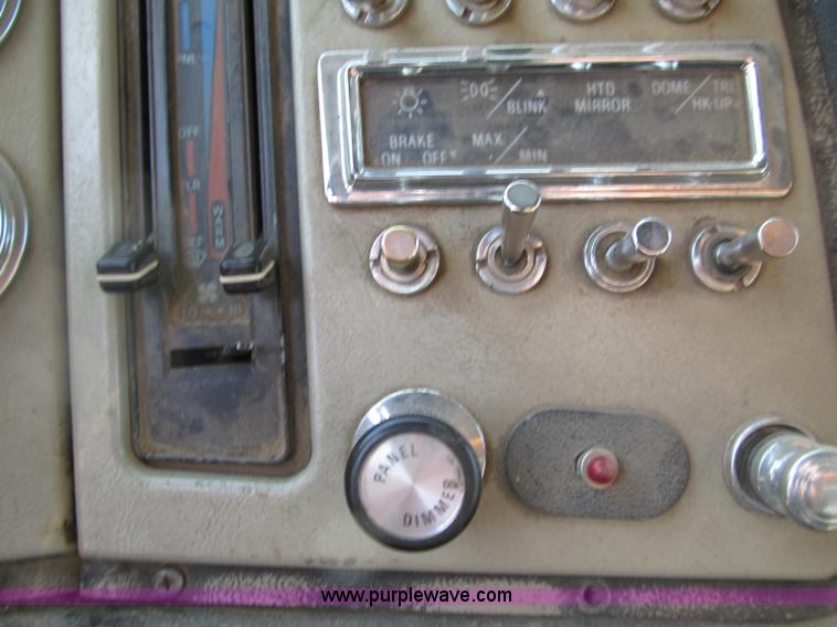 image for item F5594 1994 Ford L9000 dump truck